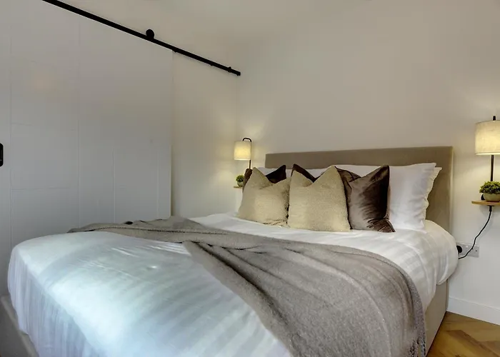 Kist Accommodates Presents - Hygge House, Parking, Ev Point