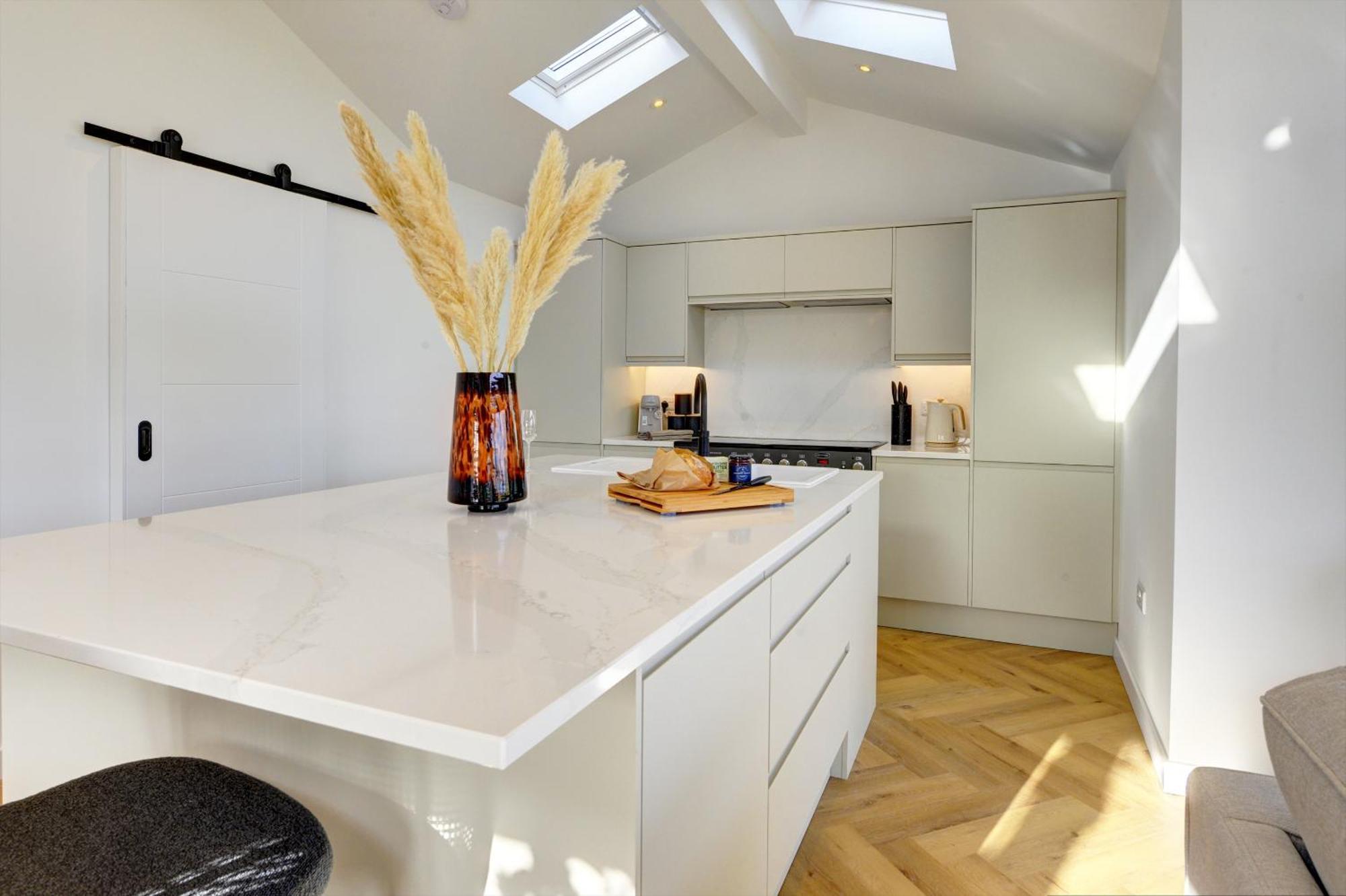 Kist Accommodates Presents - Hygge House, Parking, Ev Point * Ripon