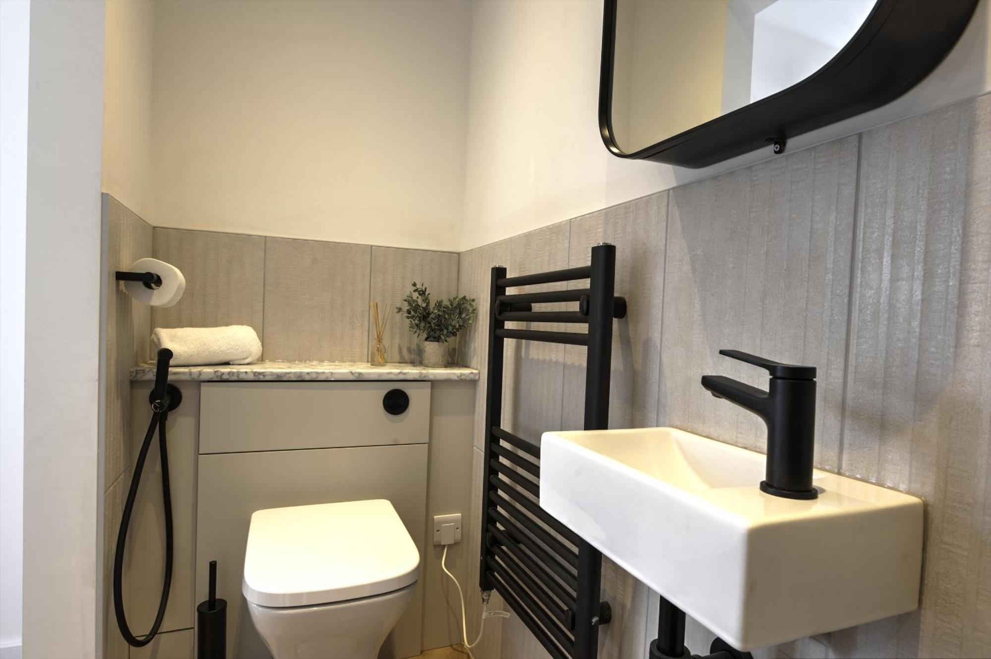 Kist Accommodates Presents - Hygge House, Parking, Ev Point